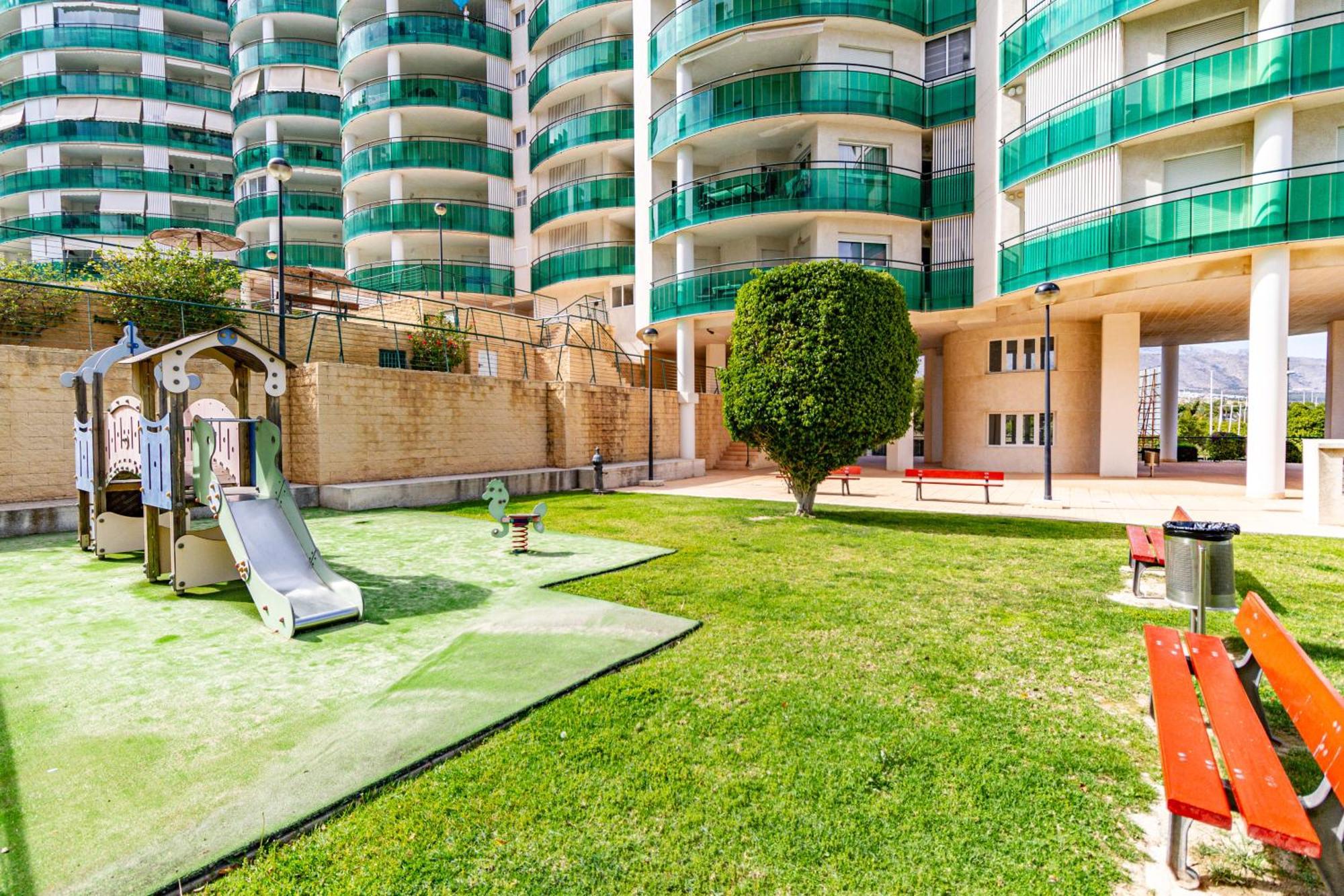 Apartment Vilapark With Pool, Free Parking, Terrace, Beach Бенидорм Екстериор снимка
