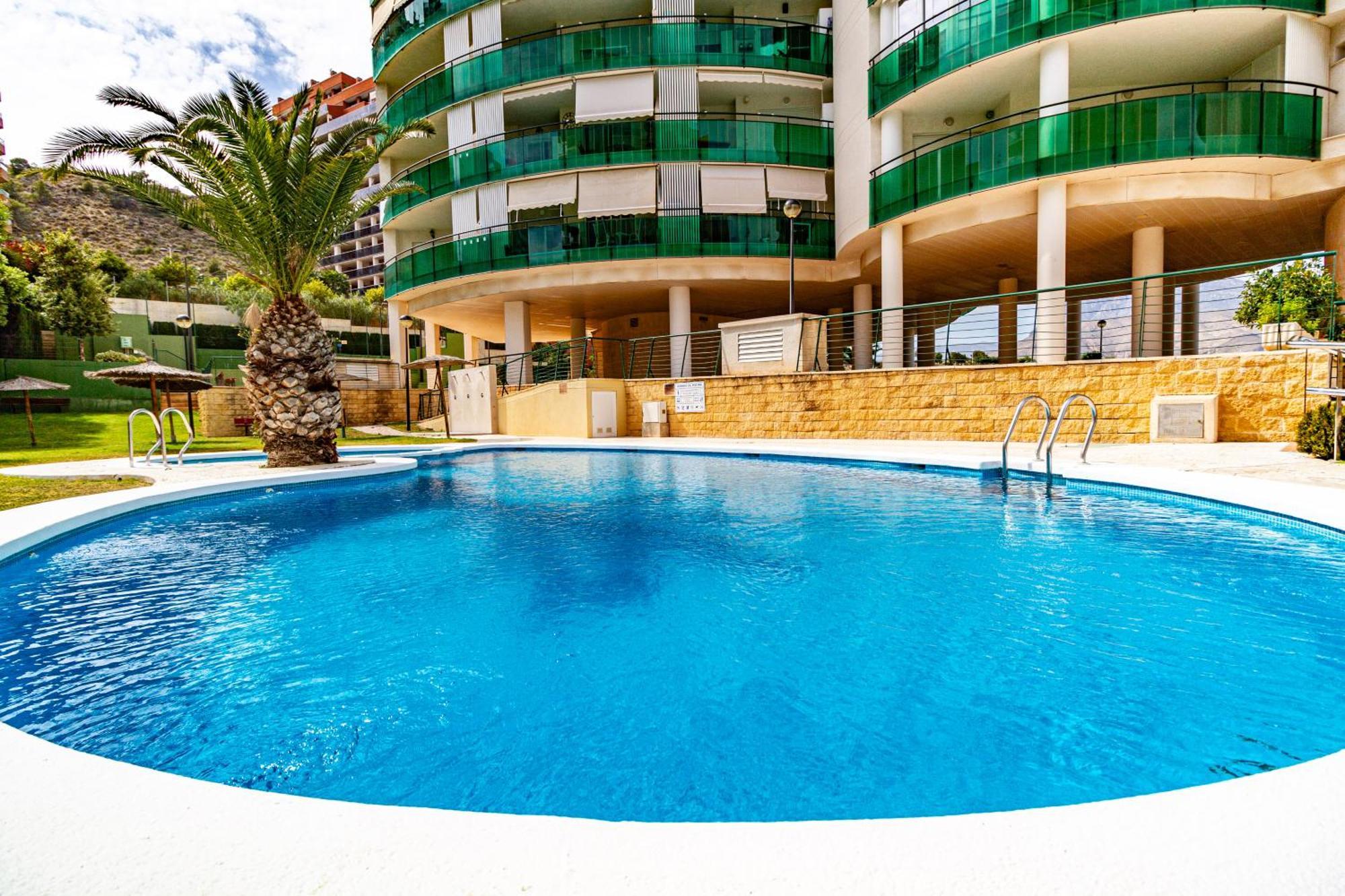 Apartment Vilapark With Pool, Free Parking, Terrace, Beach Бенидорм Екстериор снимка