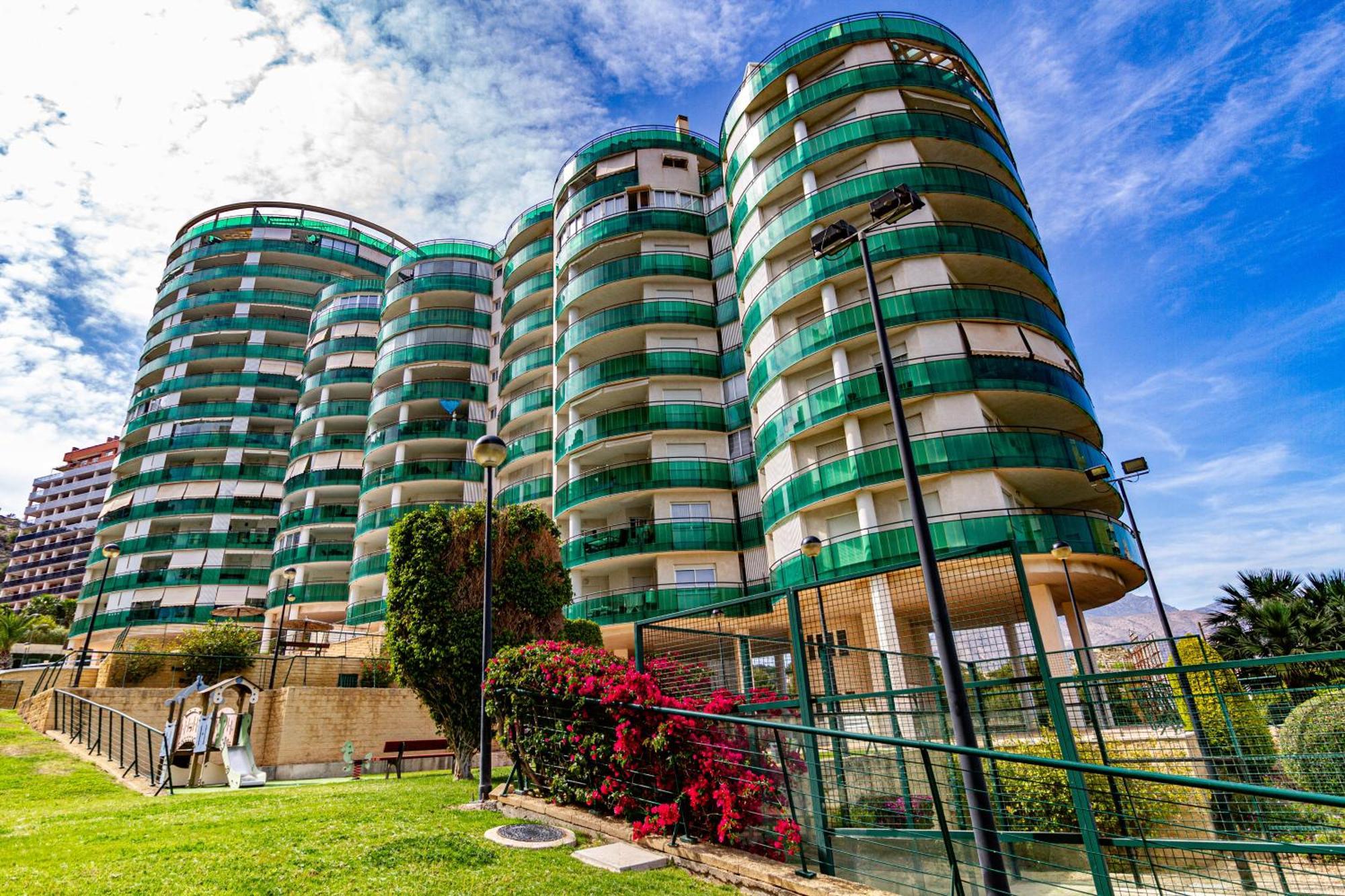 Apartment Vilapark With Pool, Free Parking, Terrace, Beach Бенидорм Екстериор снимка