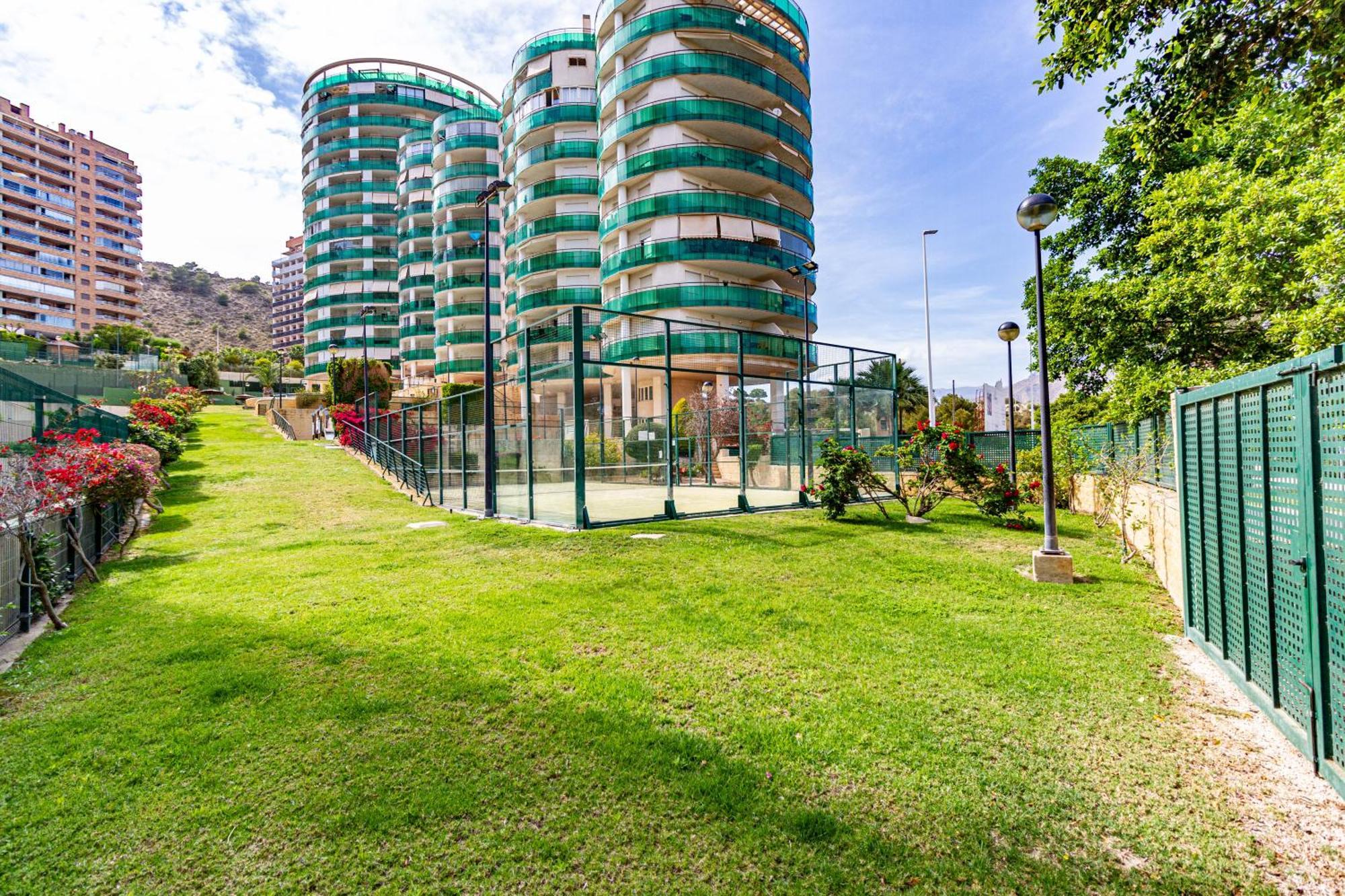 Apartment Vilapark With Pool, Free Parking, Terrace, Beach Бенидорм Екстериор снимка